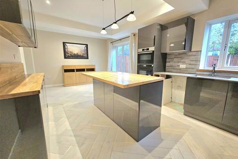 6 bedroom semi-detached house to rent, Burlington Avenue, Romford, Essex, RM7