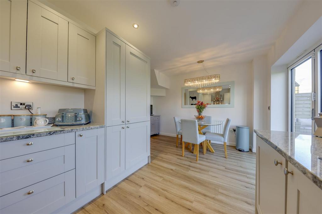 Open Plan Kitchen / Dining