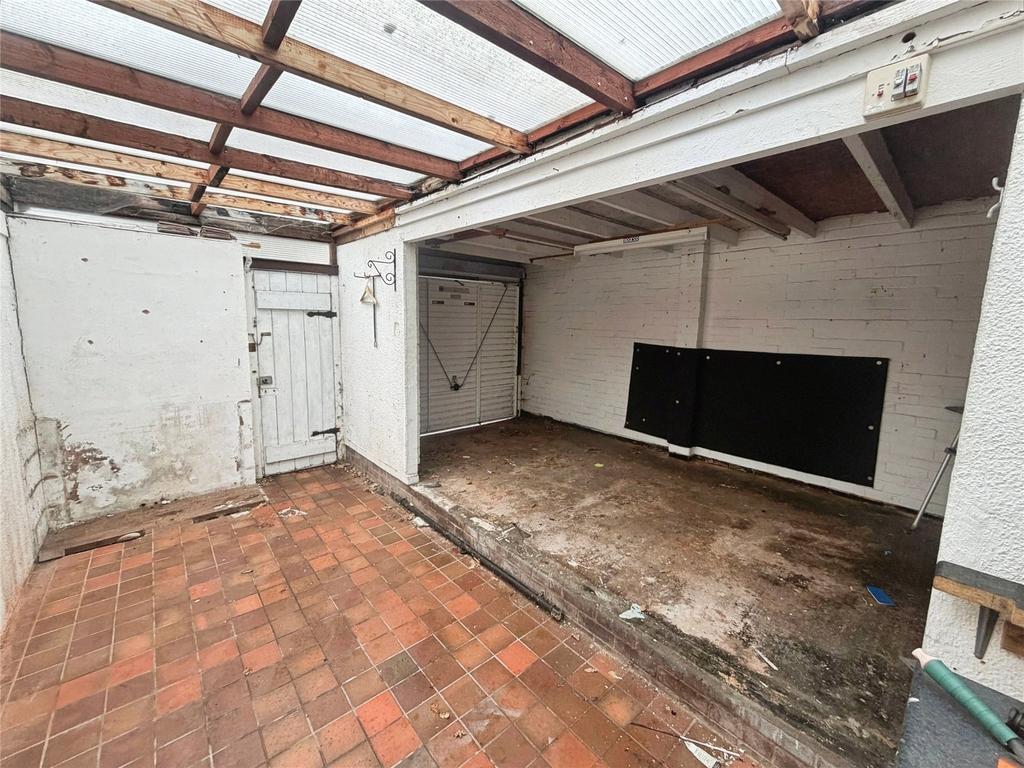 Garage/Workshop