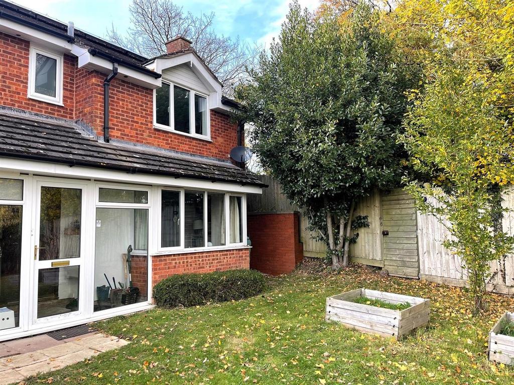 Garden Frontage & Private Gate