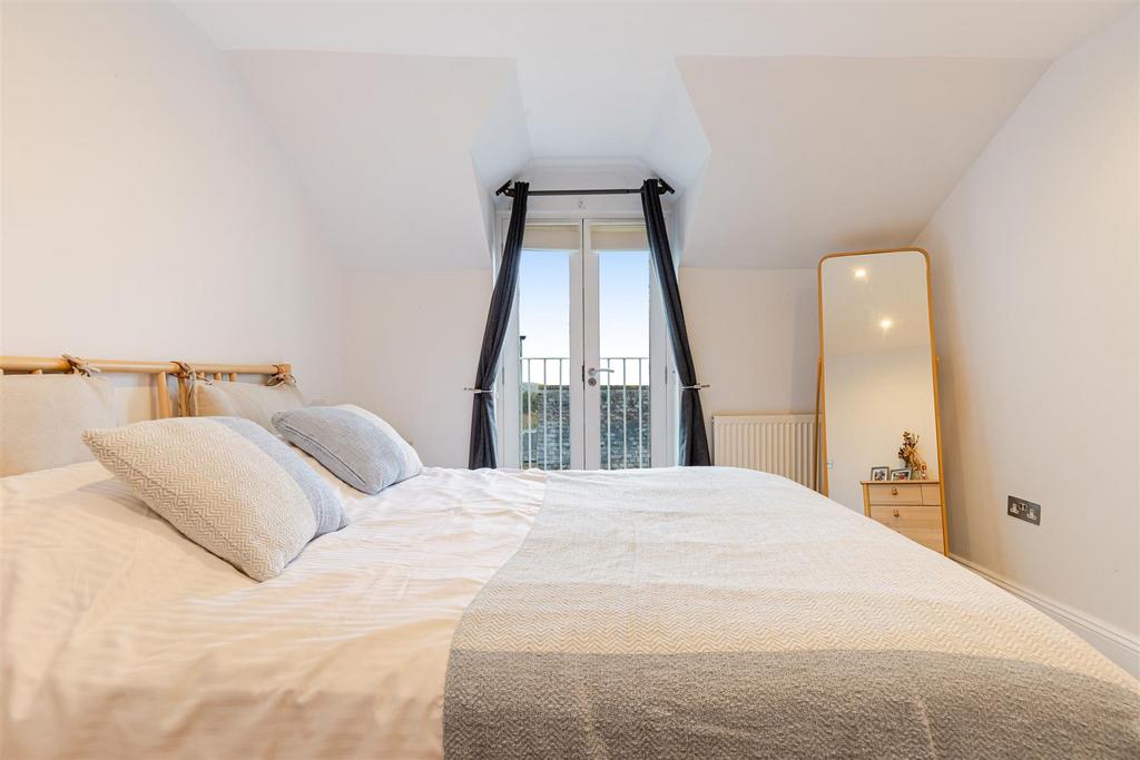 A08 - 6 Endsleigh Court, Stoke Fleming - 251111.jp