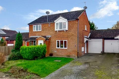 2 bedroom semi-detached house to rent, Vyne Crescent, Great Holm