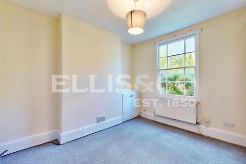 undefined, Orchard Road, Brentford, TW8