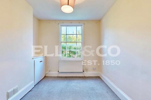 undefined, Orchard Road, Brentford, TW8
