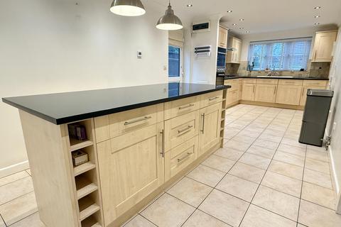 4 bedroom detached house for sale, Oaks Mead, Verwood, BH31 6LJ