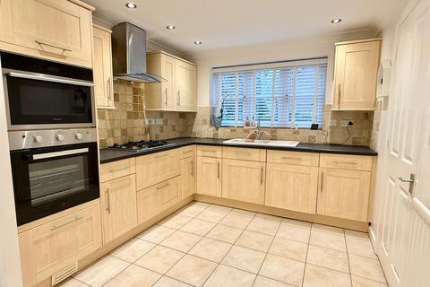 4 bedroom detached house for sale, Oaks Mead, Verwood, BH31 6LJ