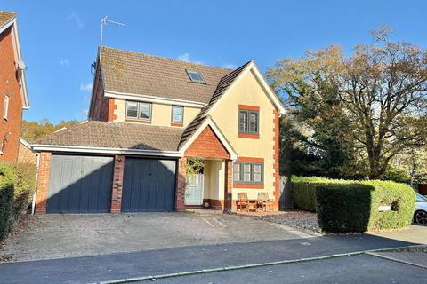 4 bedroom detached house for sale, Oaks Mead, Verwood, BH31 6LJ