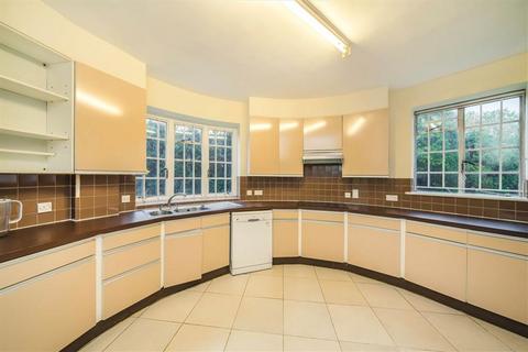 undefined, Heath Rise, London SW15