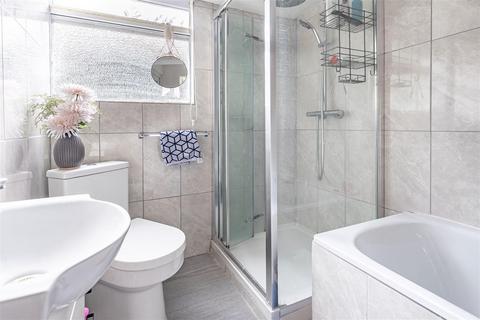 209 Manor Road, Chigwell, IG7 4JY