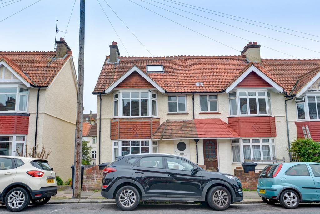 A charming view of the front exterior of a trad...