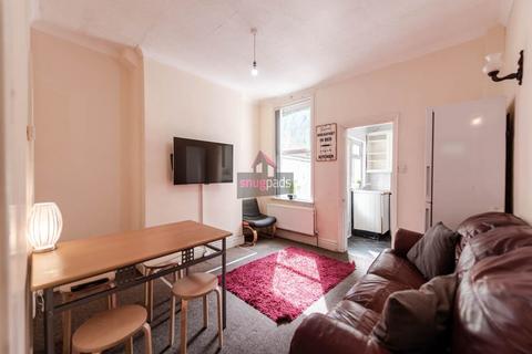 4 bedroom house to rent, Wallness Lane, Salford,