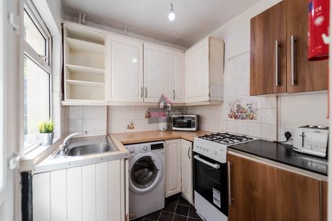 4 bedroom house to rent, Wallness Lane, Salford,