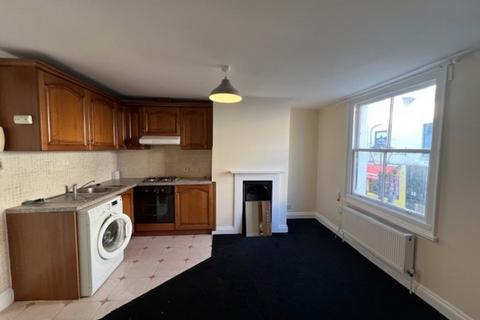 1 bedroom flat to rent, Sun Street, Waltham Abbey