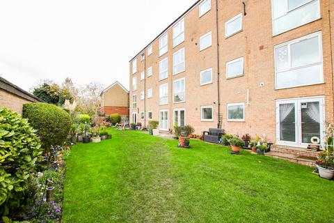2 bedroom flat to rent, 103 Woodcote Road, Wallington, SM6