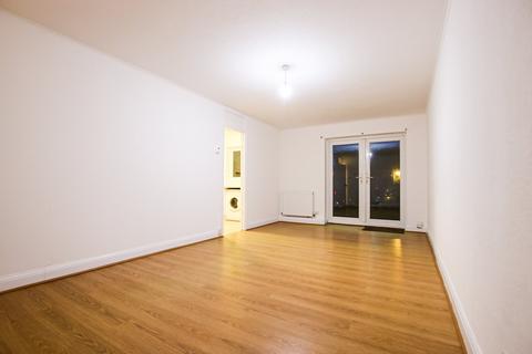 2 bedroom flat to rent, 103 Woodcote Road, Wallington, SM6
