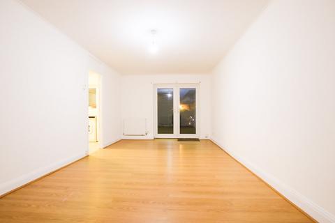 2 bedroom flat to rent, 103 Woodcote Road, Wallington, SM6