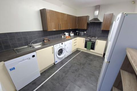 6 bedroom semi-detached house for sale, St. Anns Lane, Leeds