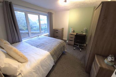 6 bedroom semi-detached house for sale, St. Anns Lane, Leeds