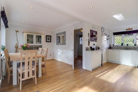 undefined, Hawkes Leap, Windlesham GU20