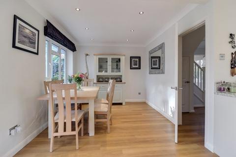 undefined, Hawkes Leap, Windlesham GU20