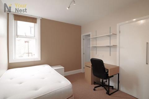 3 bedroom terraced house to rent, Cardigan Road,, Hyde Park, Leeds, LS6 1LU
