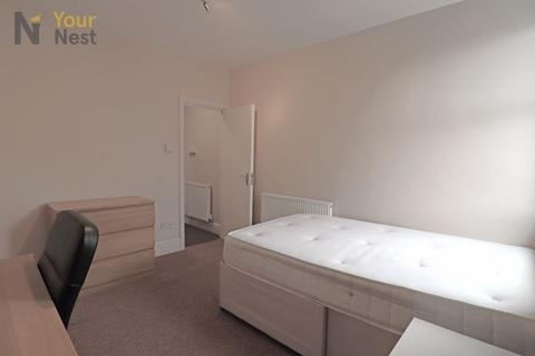 3 bedroom terraced house to rent, Cardigan Road,, Hyde Park, Leeds, LS6 1LU