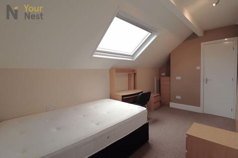 3 bedroom terraced house to rent, Cardigan Road,, Hyde Park, Leeds, LS6 1LU