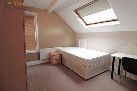 3 bedroom terraced house to rent, Cardigan Road,, Hyde Park, Leeds, LS6 1LU