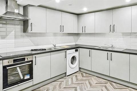 6 bedroom semi-detached house to rent, York Avenue, Berkshire SL1