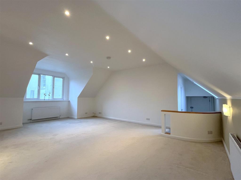 4 img 2111.jpg