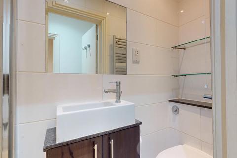 Studio to rent, West End Lane
