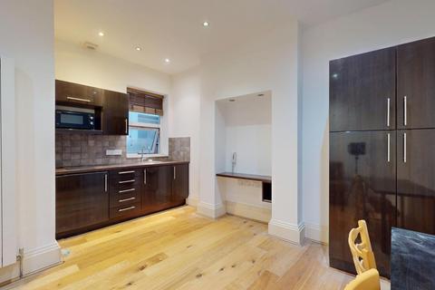 Studio to rent, West End Lane