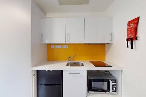 Studio to rent, Popes Lane