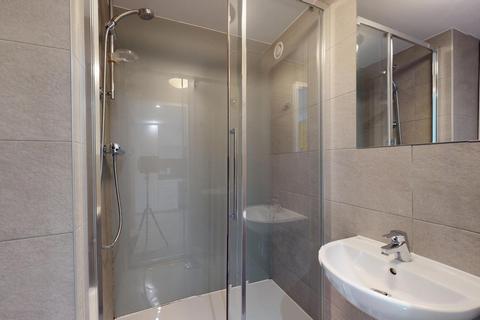 Studio to rent, Popes Lane