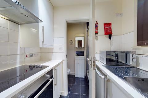 Studio to rent, Anson Road