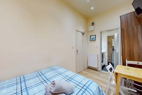 Studio to rent, Anson Road