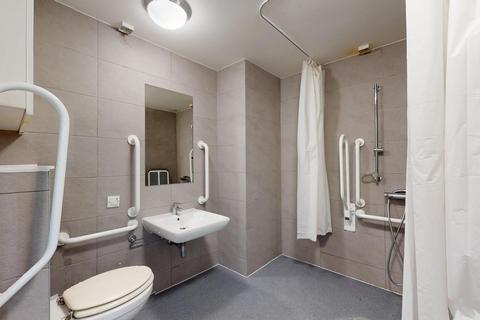 Studio to rent, Popes Lane