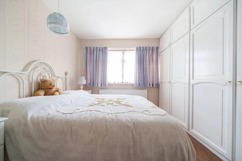 3 bedroom semi-detached house to rent, The Heights, Northolt, Greater London, UB5