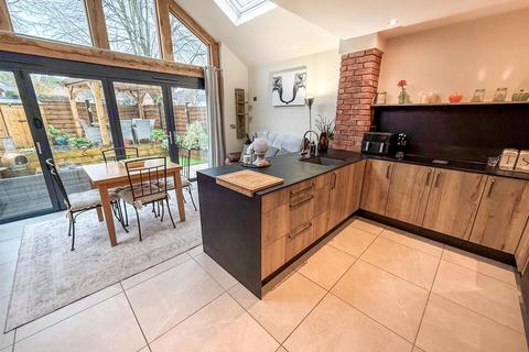 4 bedroom semi-detached house for sale, Oswalds Well Lane, Oswestry
