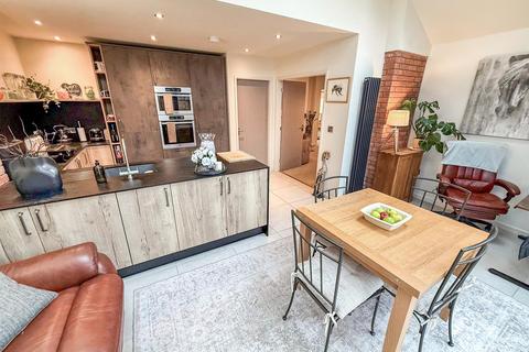 4 bedroom semi-detached house for sale, Oswalds Well Lane, Oswestry