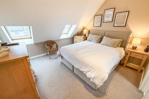 4 bedroom semi-detached house for sale, Oswalds Well Lane, Oswestry