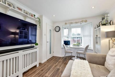 undefined, Hurricane Way, Abbots Langley WD5