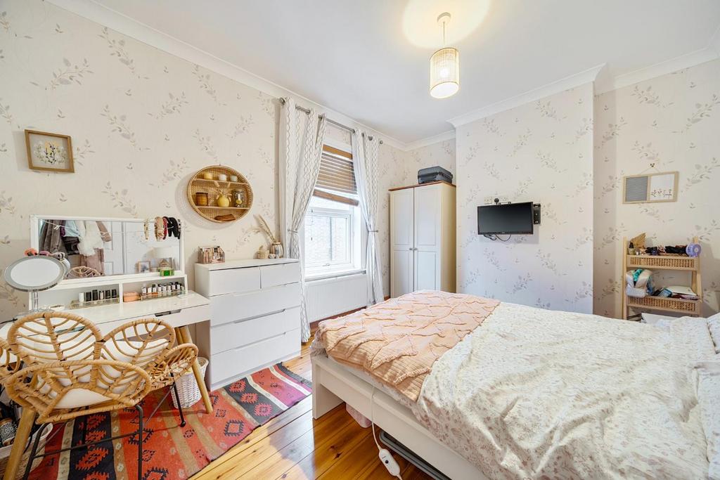 MASTER BEDROOM.jpg