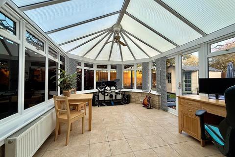 2 bedroom semi-detached house for sale, Shellthorn Grove, Bridgwater, Somerset, TA6