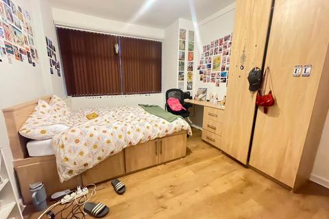 5 bedroom terraced house to rent, Ladybarn Lane, Manchester M14