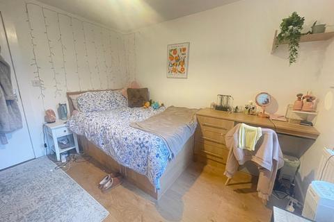 5 bedroom terraced house to rent, Ladybarn Lane, Manchester M14