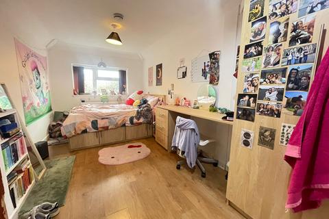 5 bedroom terraced house to rent, Ladybarn Lane, Manchester M14