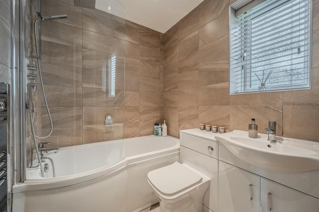 2 A Ladyhill Close-11.jpg