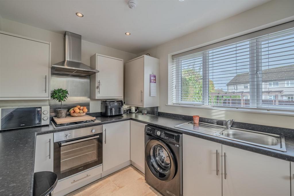 2 A Ladyhill Close-12.jpg