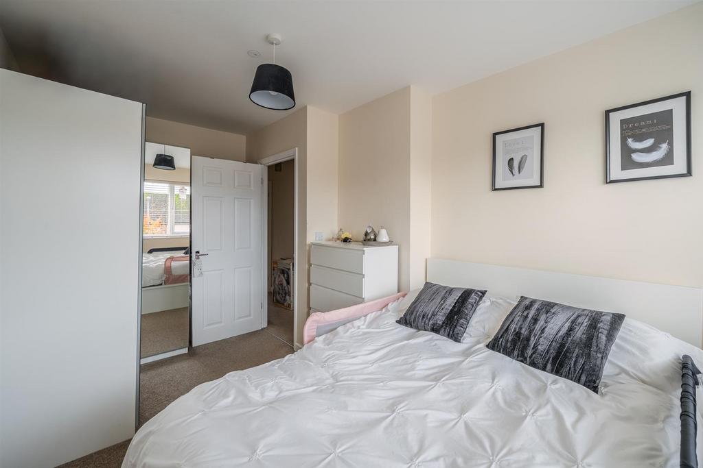 2 A Ladyhill Close-10.jpg